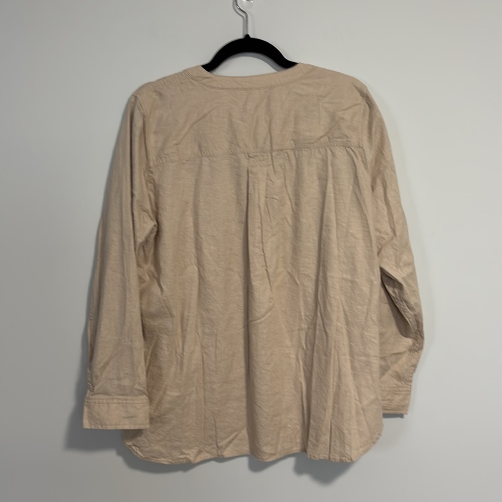 Tahari Linen Blend Long Sleeve 1/4 Button V-Neck Top Tan 1X - Picture 3 of 13